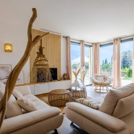 Tranquil Riviera With Sea View